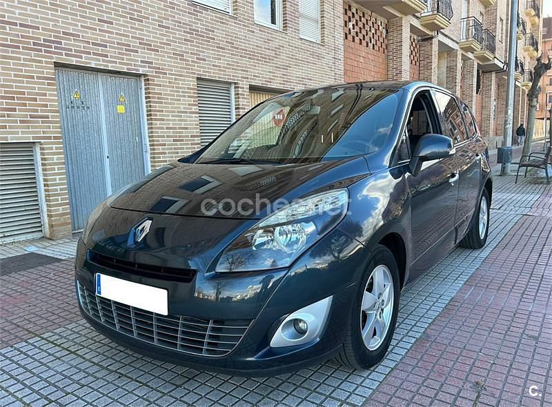 Usado Renault Grand Scénic III Dynamique 110 CV (80 kW) 2012 Negro Monovolumen