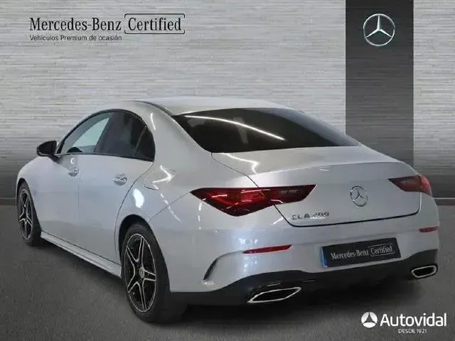Usado Mercedes CLA200 163 CV (119 kW) 2025 Plata hightech
