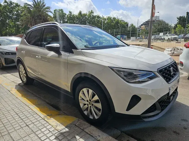 Usado Seat Arona FR 110 CV (80 kW) 2022 Blanco SUV