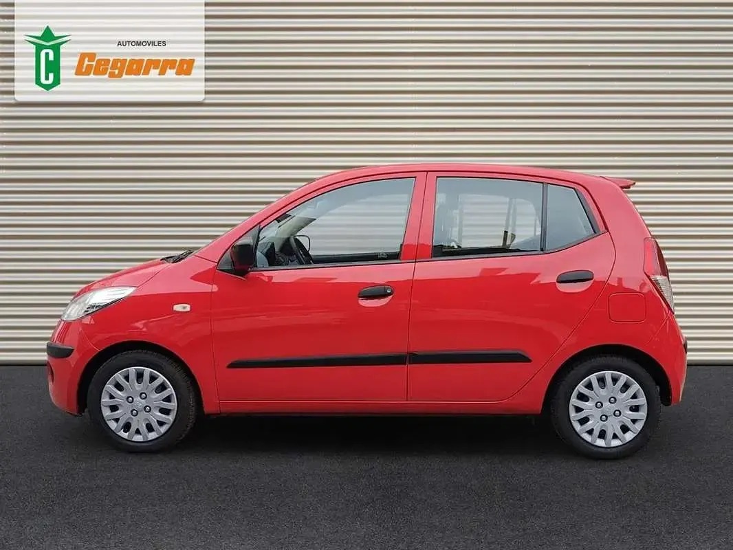 Usado Hyundai i10 Comfort 86 CV (63 kW) 2010 Rojo Utilitario