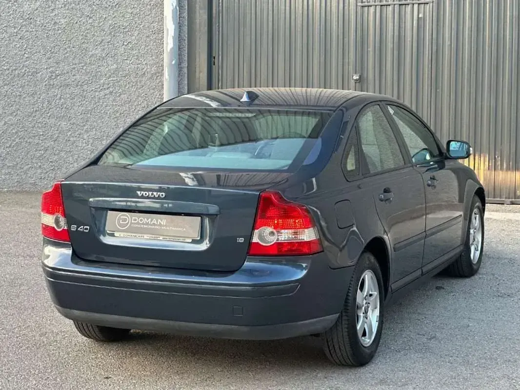 Usado Volvo S40 Momentum 125 CV (91 kW) 2007 Azul Berlina