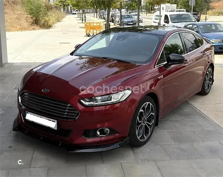 Usado Ford Mondeo Titanium 180 CV (132 kW) 2015 Granate Berlina