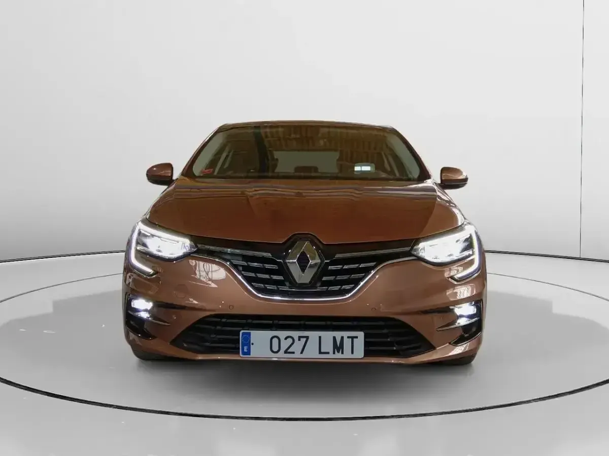 Usado Renault Mégane II Zen 115 CV (84 kW) 2021 Marrón Berlina