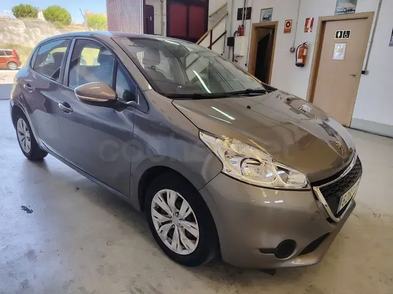 Usado Peugeot 208 Active 68 CV (50 kW) 2014 Gris / plata Utilitario