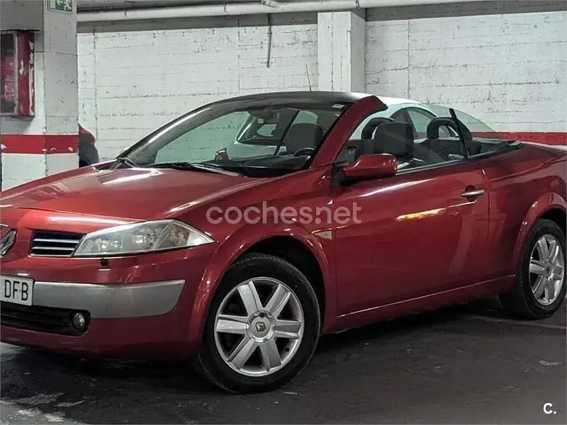 Usado Renault Mégane Cabriolet Dynamique 115 CV (84 kW) 2004 Rojo Descapotable