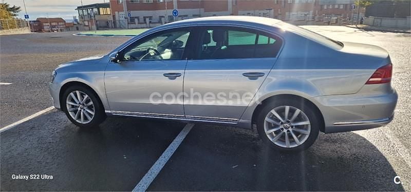 Usado VW Passat Advance 140 CV (102 kW) 2012 Gris / plata Berlina