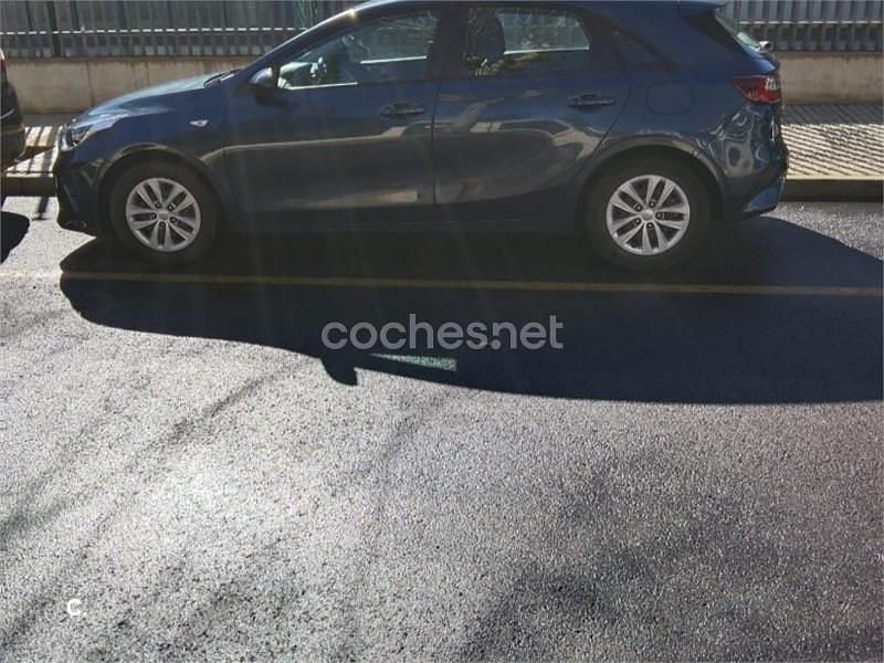Usado Kia Ceed 120 CV (88 kW) 2019 Azul Utilitario