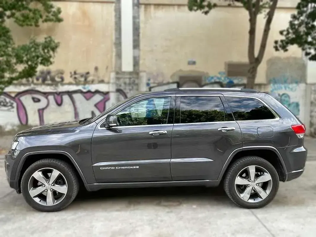 Usado Jeep Grand Cherokee Overland 250 CV (183 kW) 2015 Gris SUV