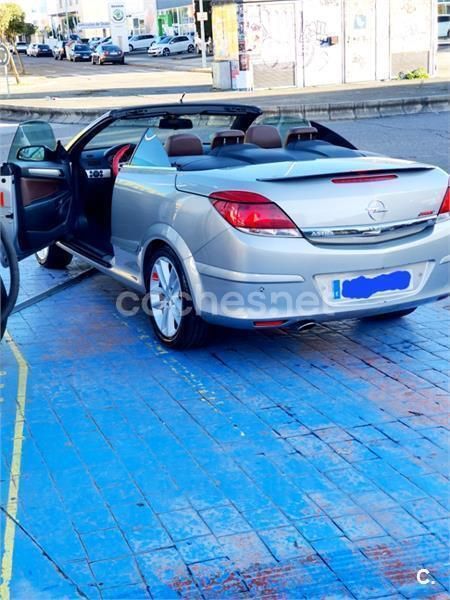 Gris / plata Usado 2007 Opel Astra Cabriolet Cosmo Descapotable | 4800 € (Precio justo) - Imagen 1/4