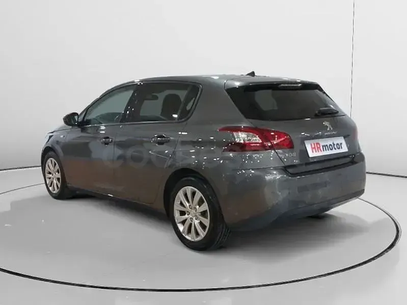 Usado Peugeot 308 Access 82 CV (60 kW) 2016 Gris / plata Berlina