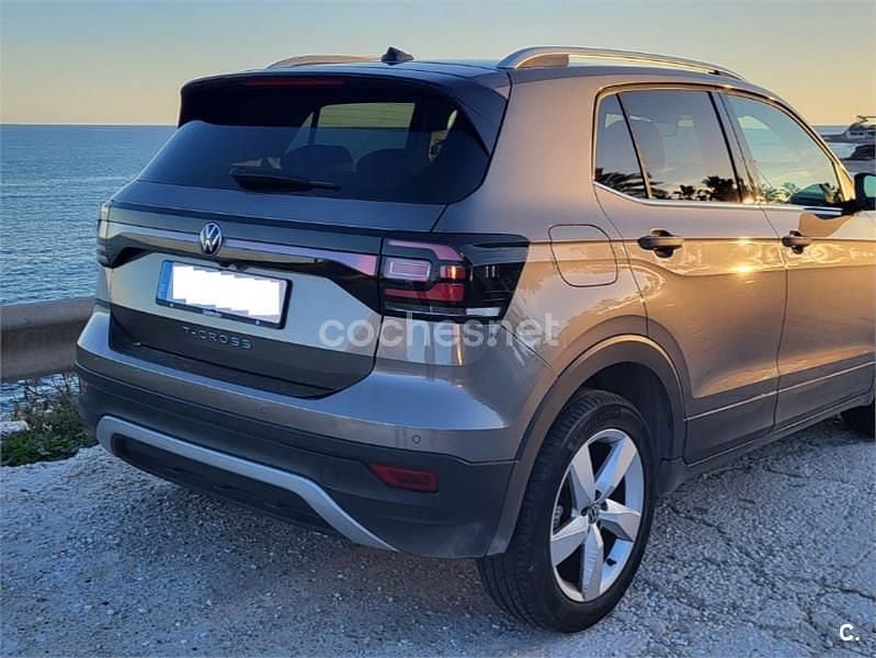 Usado VW T-Cross Sportline 110 CV (80 kW) 2021 Gris / plata SUV