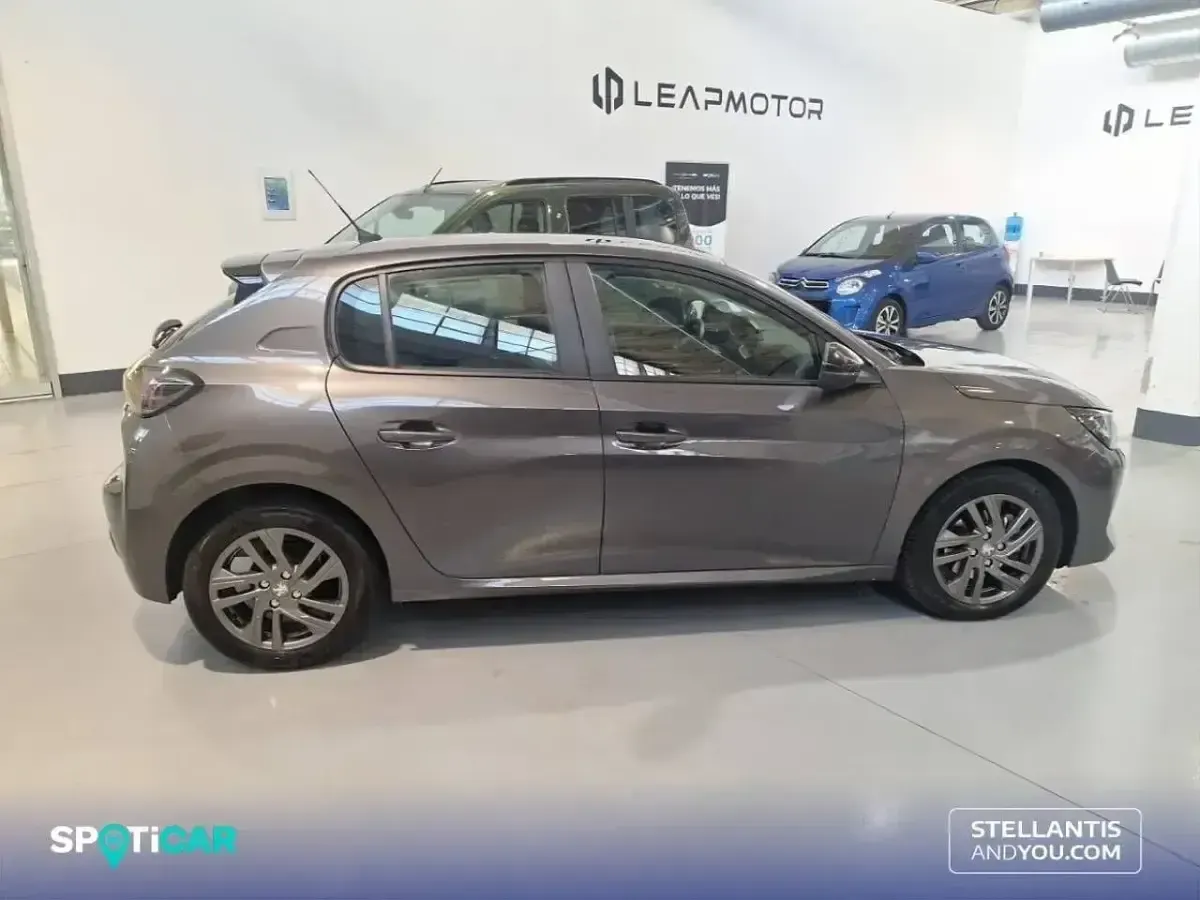 Usado Peugeot 208 Active 101 CV (74 kW) 2022 Gris Utilitario