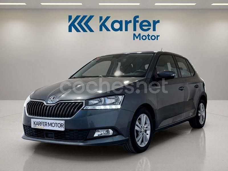 Gris / plata Usado 2021 Skoda Fabia Ambition Utilitario | 13.290 € (Precio justo) - Imagen 1/4