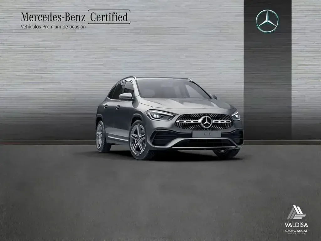 Usado Mercedes GLA200 AMG line 150 CV (110 kW) 2022 Gris montaña SUV