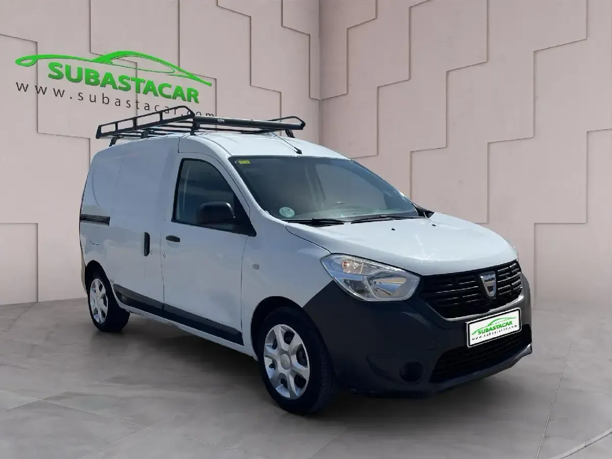 Usado Dacia Dokker Essentiel 75 CV (55 kW) 2019 Blanco Monovolumen