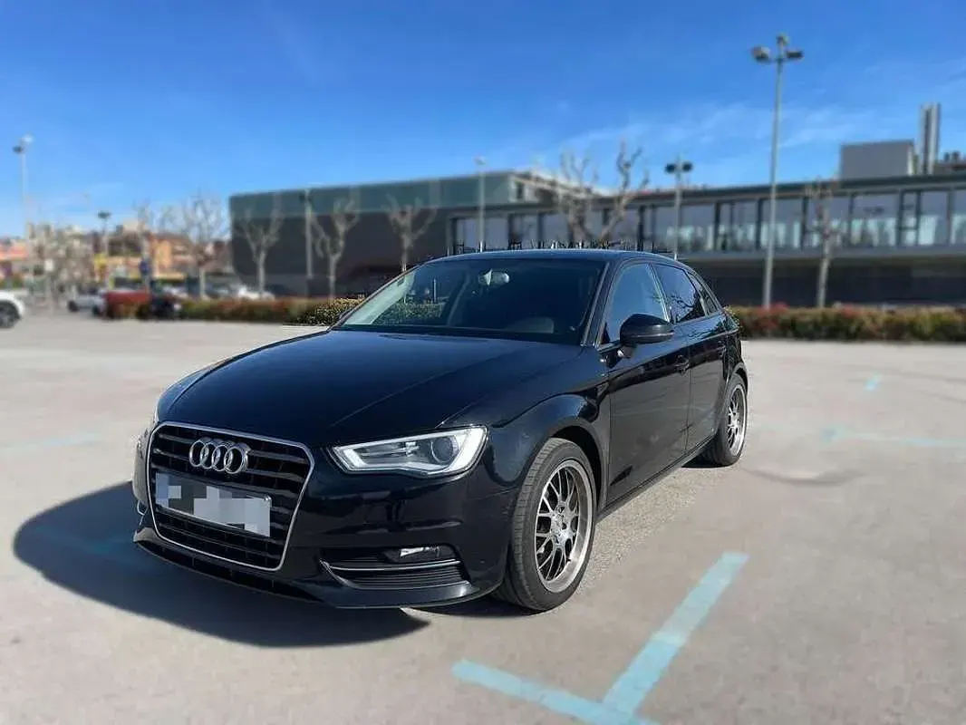 Usado Audi A3 Premium 140 CV (102 kW) 2014 Negro Berlina