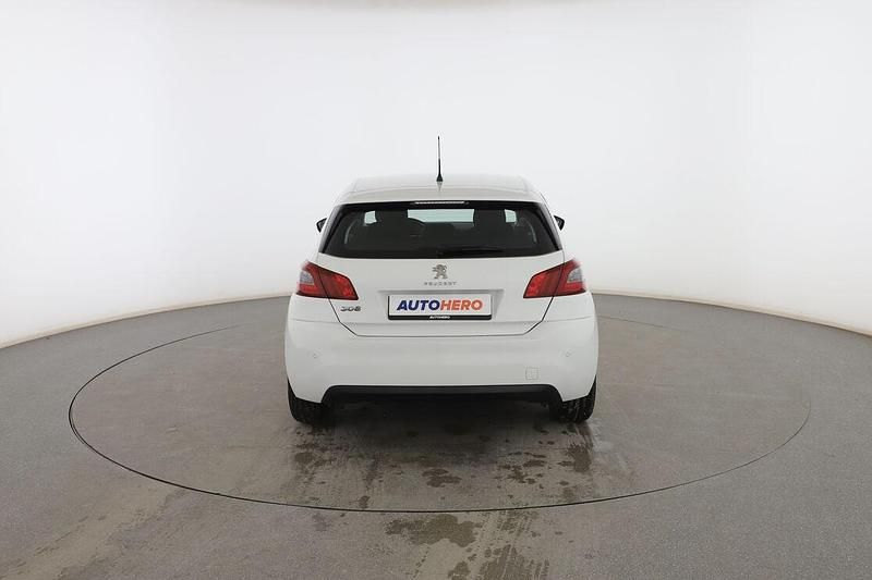 Usado Peugeot 308 Active 110 CV (80 kW) 2021 Blanco Utilitario