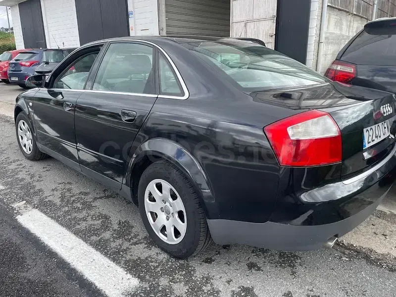 Usado Audi A4 130 CV (95 kW) 2003 Azul Berlina