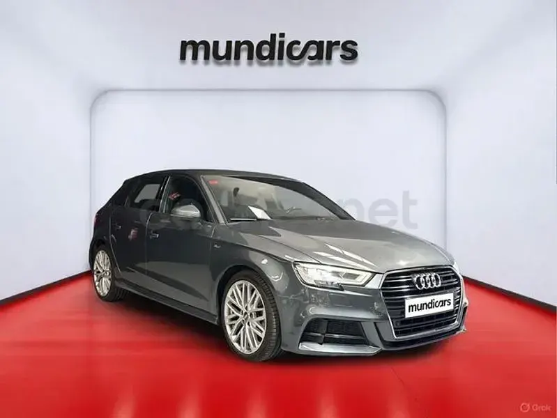 Usado Audi A3 S-Line 116 CV (85 kW) 2018 Gris Berlina