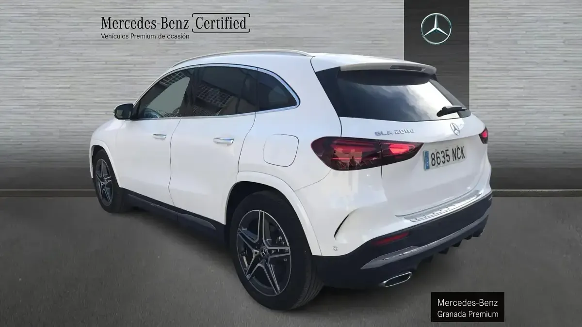 Usado Mercedes GLA200 AMG line 150 CV (110 kW) 2025 Blanco SUV