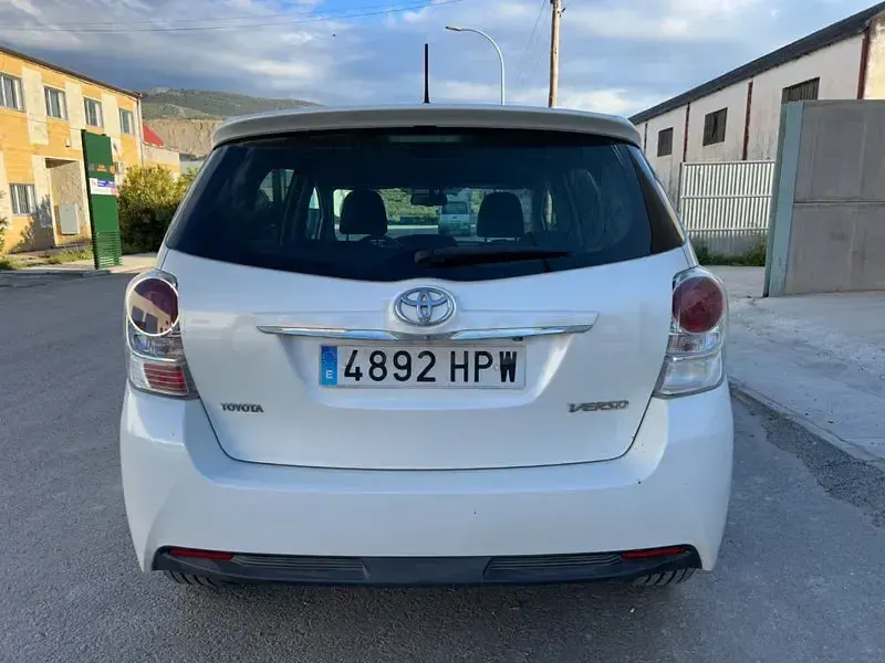 Käytetty Toyota Verso Advance 124 HP (91 kW) 2013 Valkoinen Tila-auto