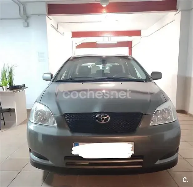Usado Toyota Corolla Terra 90 CV (66 kW) 2004 Gris / plata Berlina