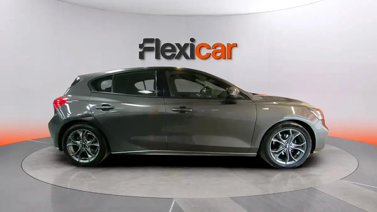 Usado Ford Focus ST-Line 125 CV (91 kW) 2020 Gris Berlina