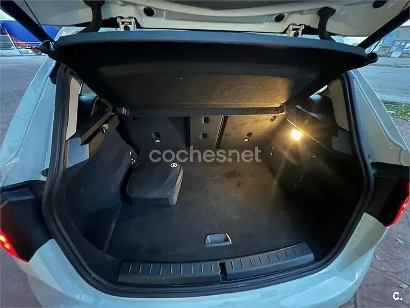 Usado BMW 225 Active Tourer iPerformance 224 CV (164 kW) 2019 Blanco Monovolumen