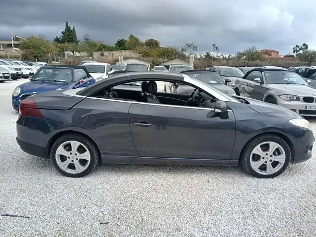 Usado Renault Mégane III Dynamique 131 CV (96 kW) 2011 Gris Utilitario