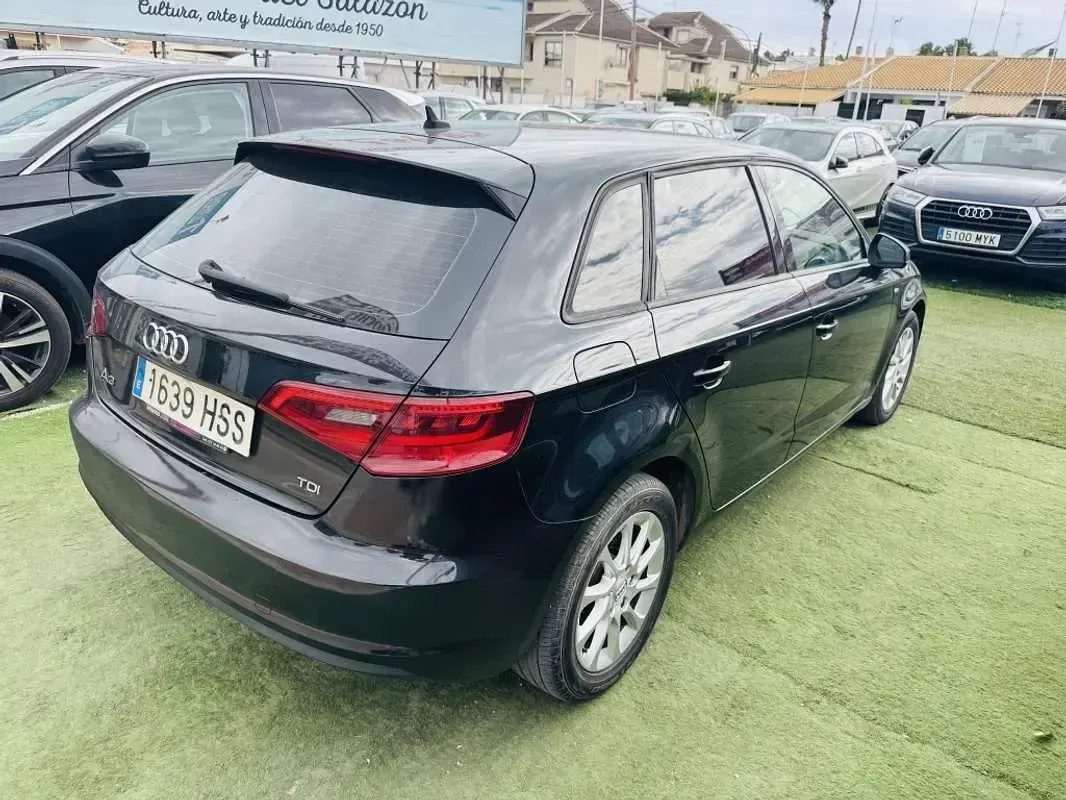 Usado Audi A3 Ambiente 105 CV (77 kW) 2013 Negro Utilitario