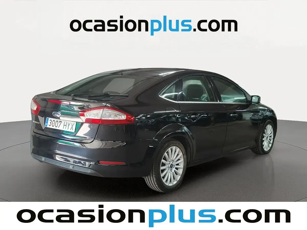Usado Ford Mondeo Limited 140 CV (102 kW) 2014 Negro Berlina