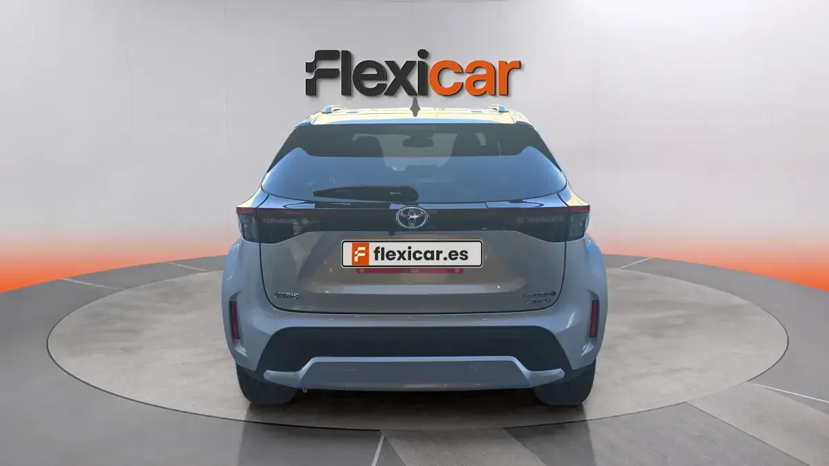 Usado Toyota Yaris Hybrid 116 CV (85 kW) 2022 Gris