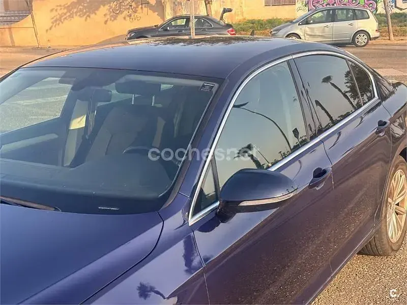 Usado VW Passat Advance 120 CV (88 kW) 2017 Azul Berlina