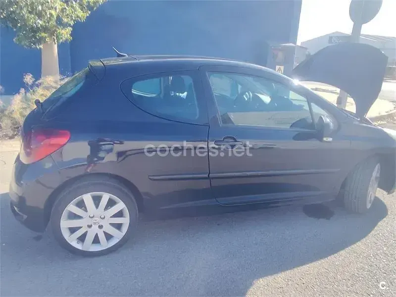 Usado Peugeot 207 110 CV (80 kW) 2006 Negro Berlina