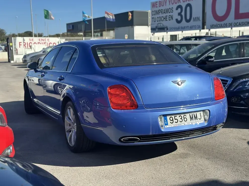 Usado Bentley Continental Flying Spur 560 CV (411 kW) 2006 Azul metalico Berlina