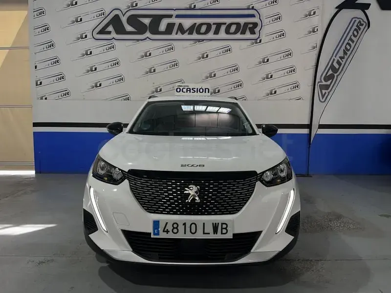 Usado Peugeot 2008 Allure 110 CV (80 kW) 2022 Blanco SUV