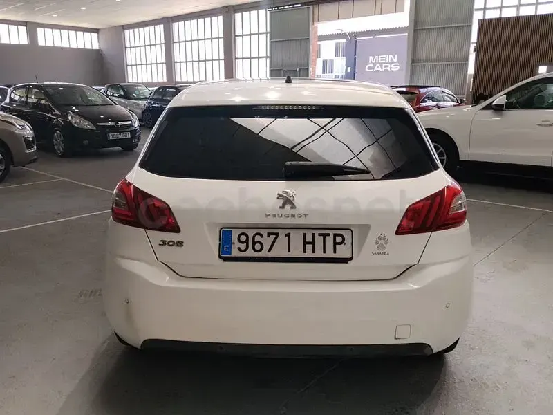 Usado Peugeot 308 Allure 125 CV (91 kW) 2013 Blanco Berlina