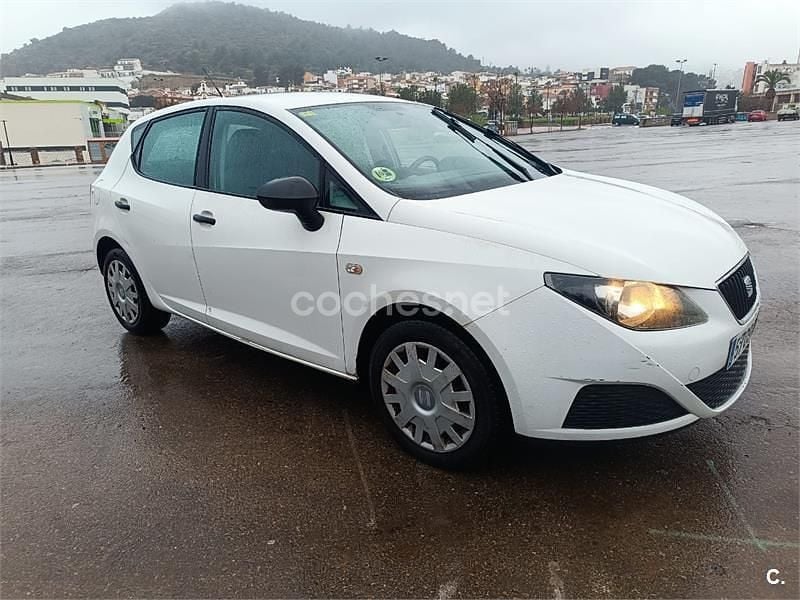 Usado Seat Ibiza Reference 90 HP (66 kW) 2011 Branco Sedan