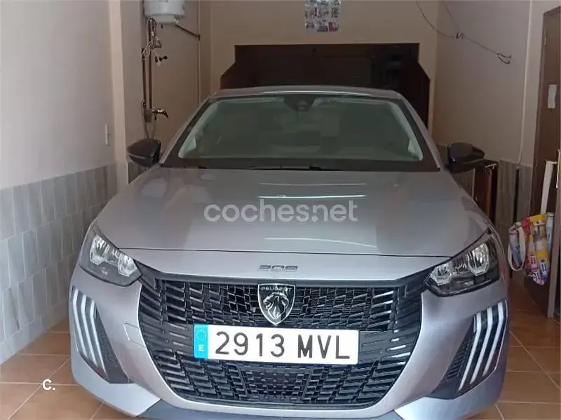 Usado Peugeot 208 Active 75 CV (55 kW) 2024 Gris / plata Utilitario