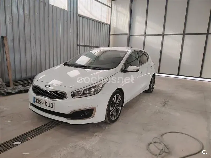 Usado Kia Ceed GT GT-Line 136 CV (100 kW) 2018 Blanco Berlina