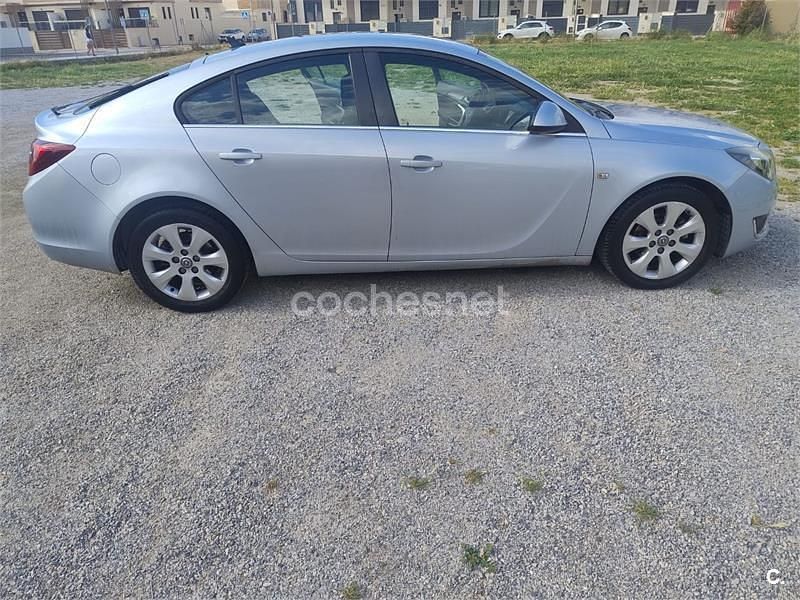 Usado Opel Insignia Selective 120 CV (88 kW) 2014 Gris / plata Berlina
