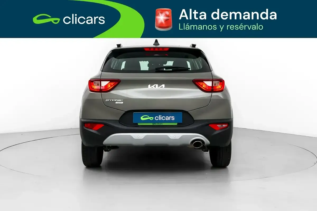 Usado Kia Stonic 120 CV (88 kW) 2023 Verde SUV