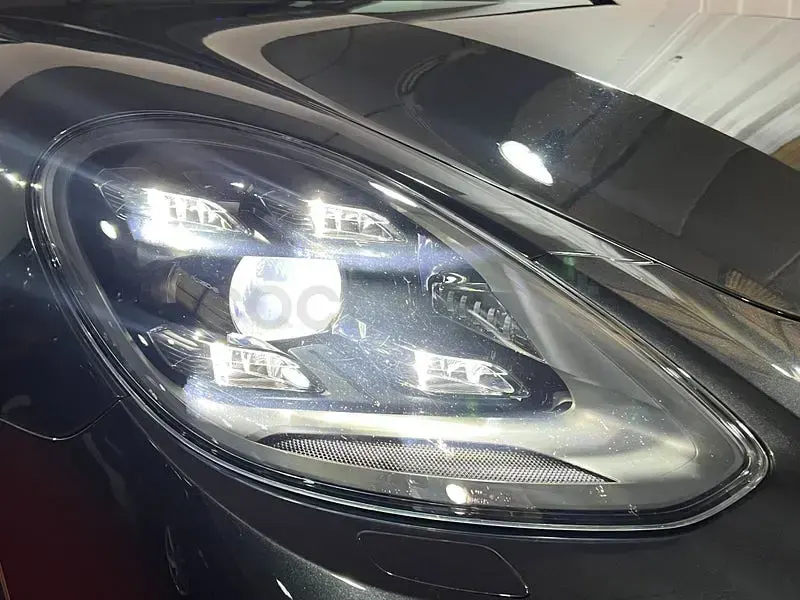 Usado Porsche Panamera 4 Executive 462 CV (339 kW) 2018 Gris / plata Berlina
