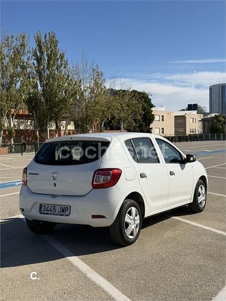 Usado Dacia Sandero Ambiance 75 CV (55 kW) 2016 Blanco Berlina