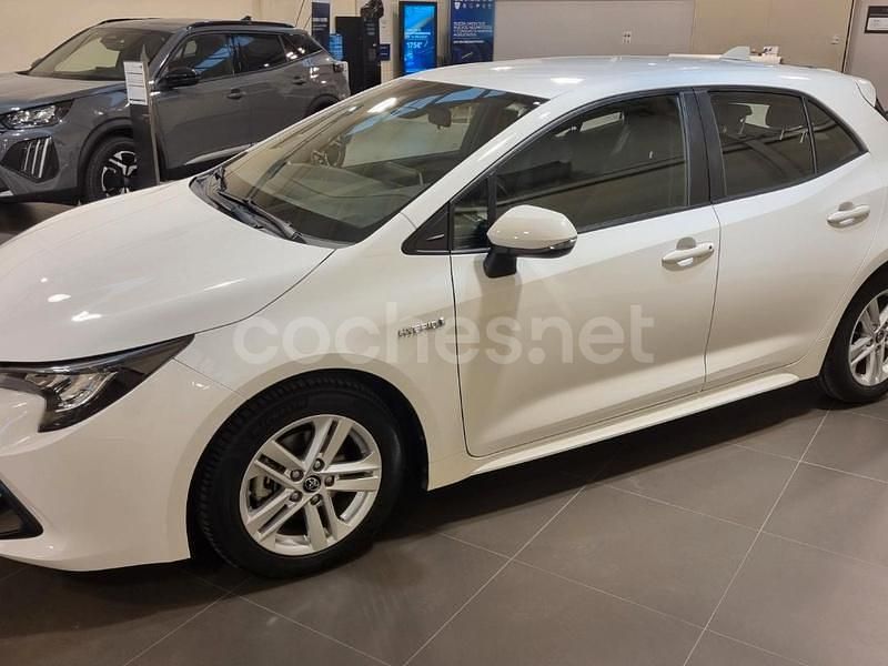 Usado Toyota Corolla Active 122 CV (89 kW) 2020 Blanco Berlina
