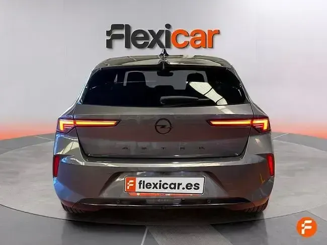 Usado Opel Astra Edition 110 CV (80 kW) 2023 Gris Utilitario