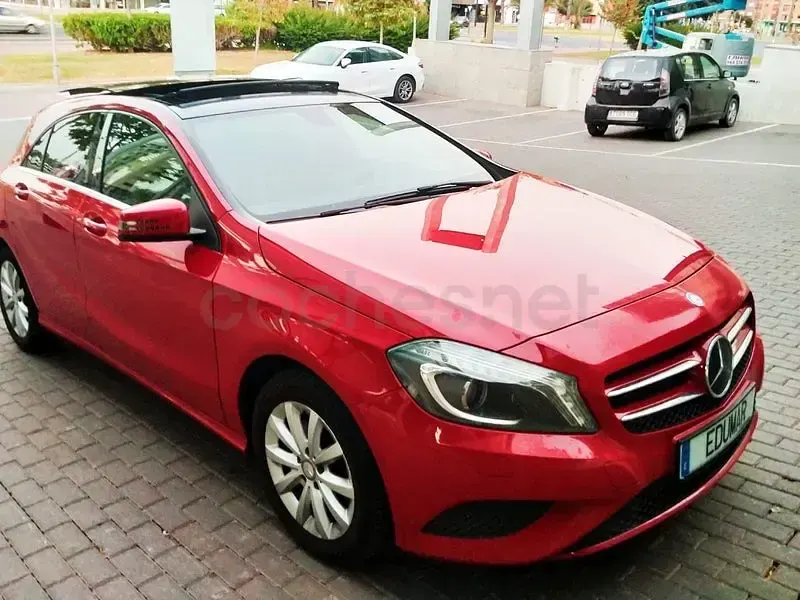 Usado Mercedes A200 Urban 136 CV (100 kW) 2014 Rojo Utilitario