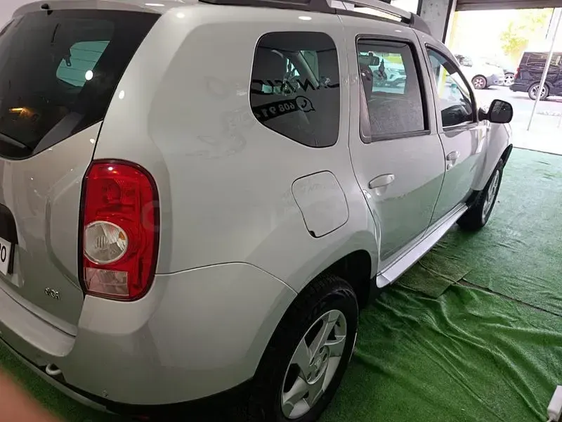 Usado Dacia Duster Ambiance 107 CV (78 kW) 2011 Gris / plata SUV