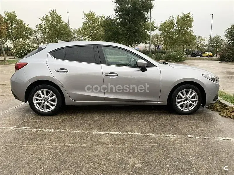 Usado Mazda 3 Style 120 CV (88 kW) 2016 Gris / plata Berlina