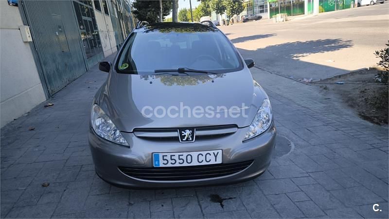 Beige Usado 2002 Peugeot 307 Familiar | 3200 € (Precio justo) - Imagen 1/4
